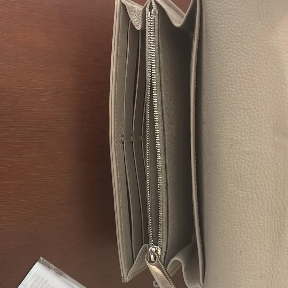 Louis Vuitton Mahina Snappy Wallet , Taupe - Picture 5 of 8